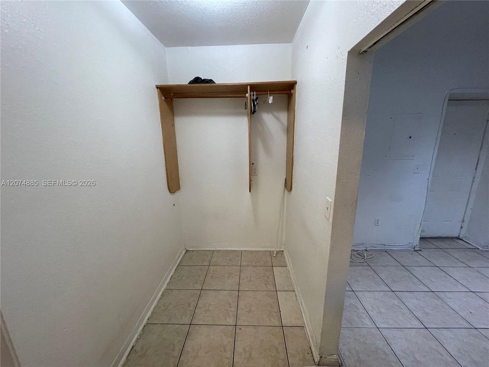 For Rent: $1,375 (1 beds, 1 baths, 465 Square Feet)