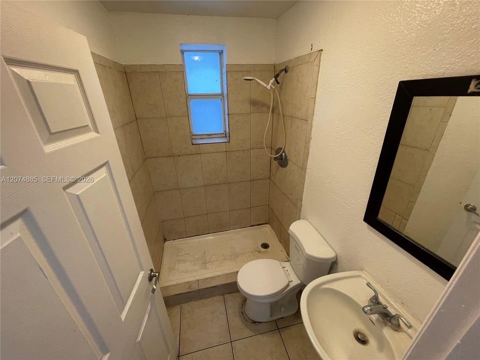 For Rent: $1,375 (1 beds, 1 baths, 465 Square Feet)
