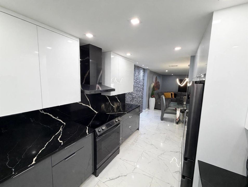 modern_kitchen_staged
