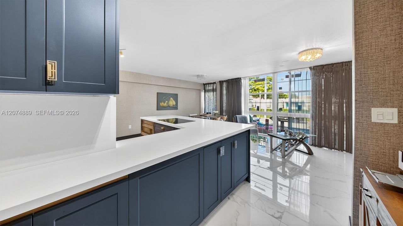For Sale: $389,000 (1 beds, 1 baths, 650 Square Feet)