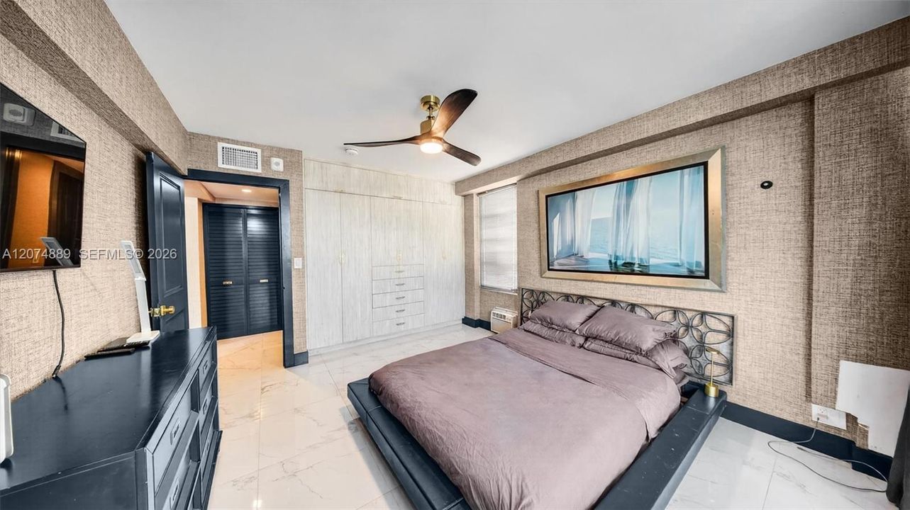 For Sale: $389,000 (1 beds, 1 baths, 650 Square Feet)