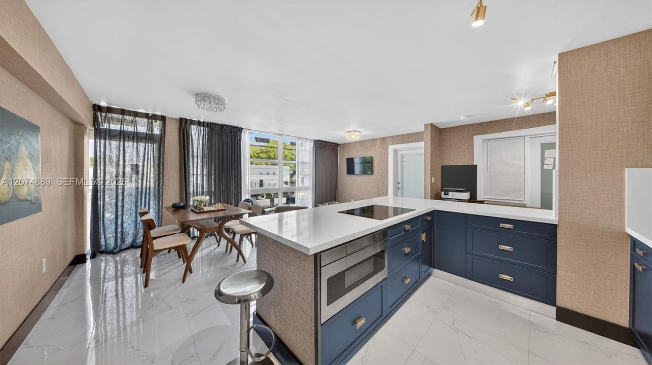 For Sale: $389,000 (1 beds, 1 baths, 650 Square Feet)