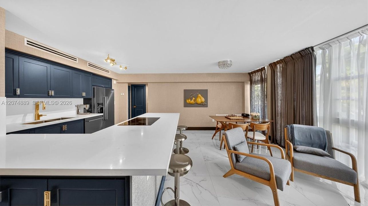 For Sale: $389,000 (1 beds, 1 baths, 650 Square Feet)