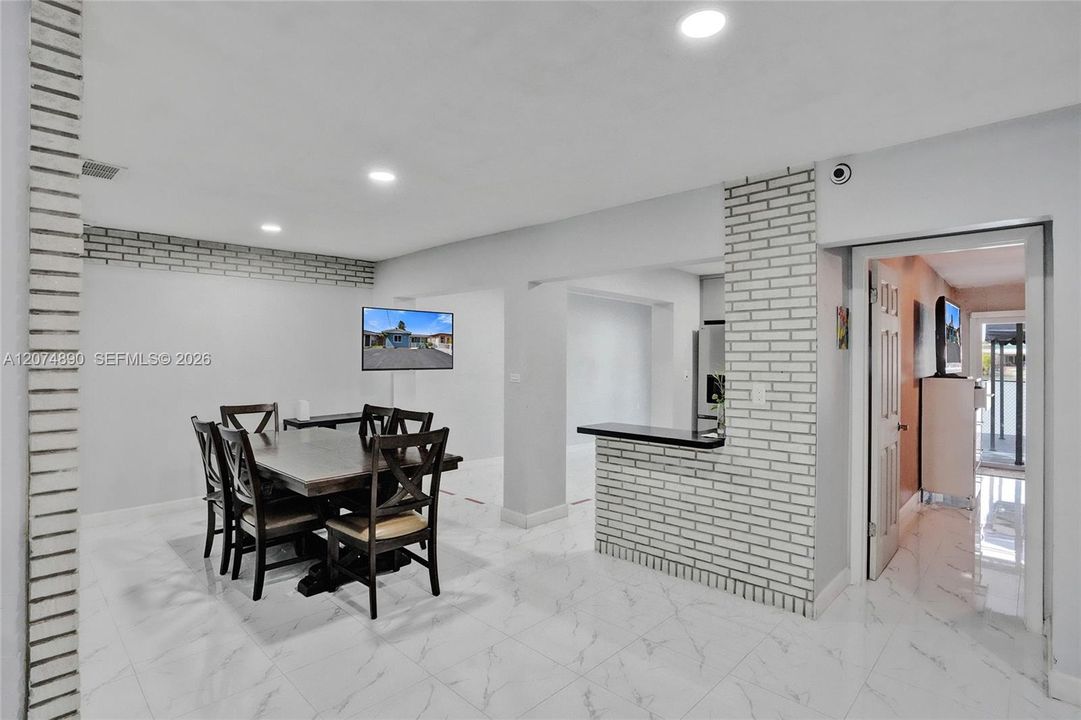 For Sale: $450,000 (3 beds, 2 baths, 1103 Square Feet)
