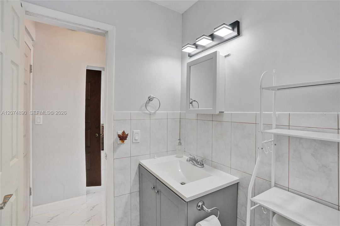 For Sale: $450,000 (3 beds, 2 baths, 1103 Square Feet)