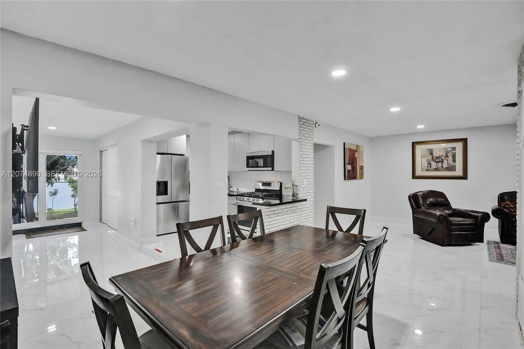 For Sale: $450,000 (3 beds, 2 baths, 1103 Square Feet)