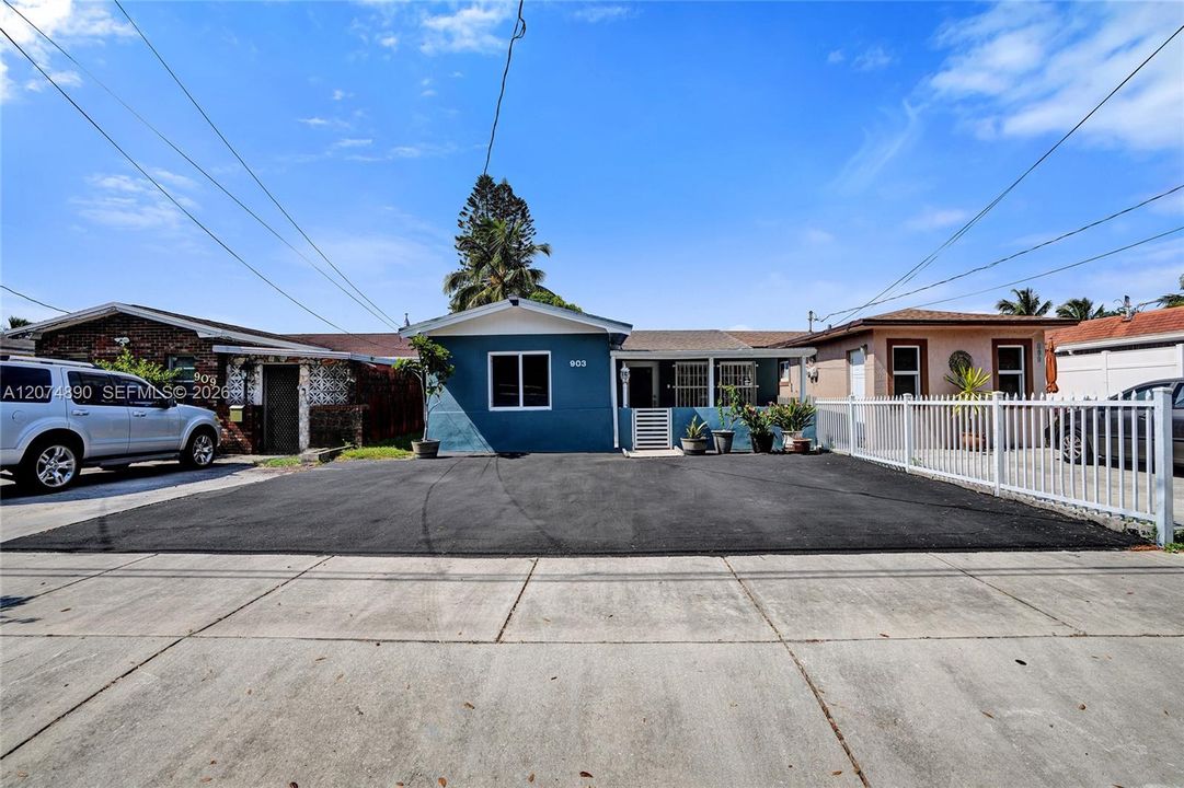 For Sale: $450,000 (3 beds, 2 baths, 1103 Square Feet)