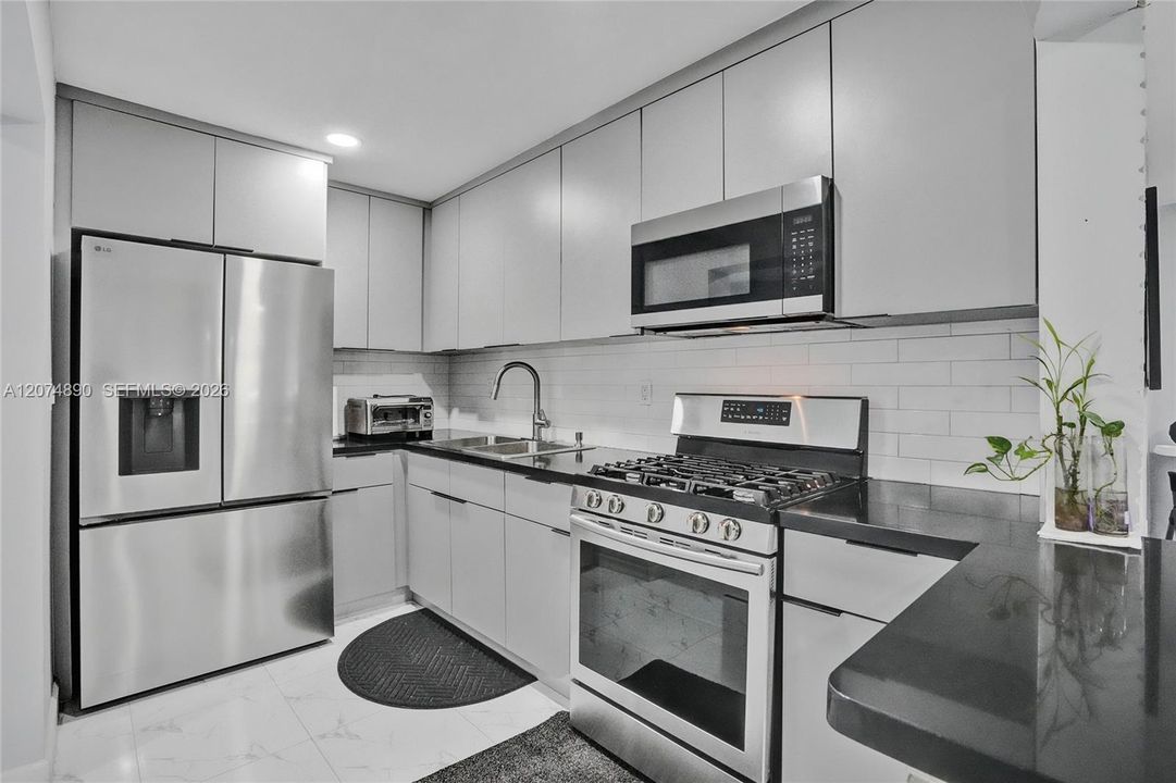 For Sale: $450,000 (3 beds, 2 baths, 1103 Square Feet)