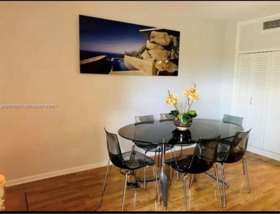 For Rent: $2,100 (1 beds, 1 baths, 660 Square Feet)