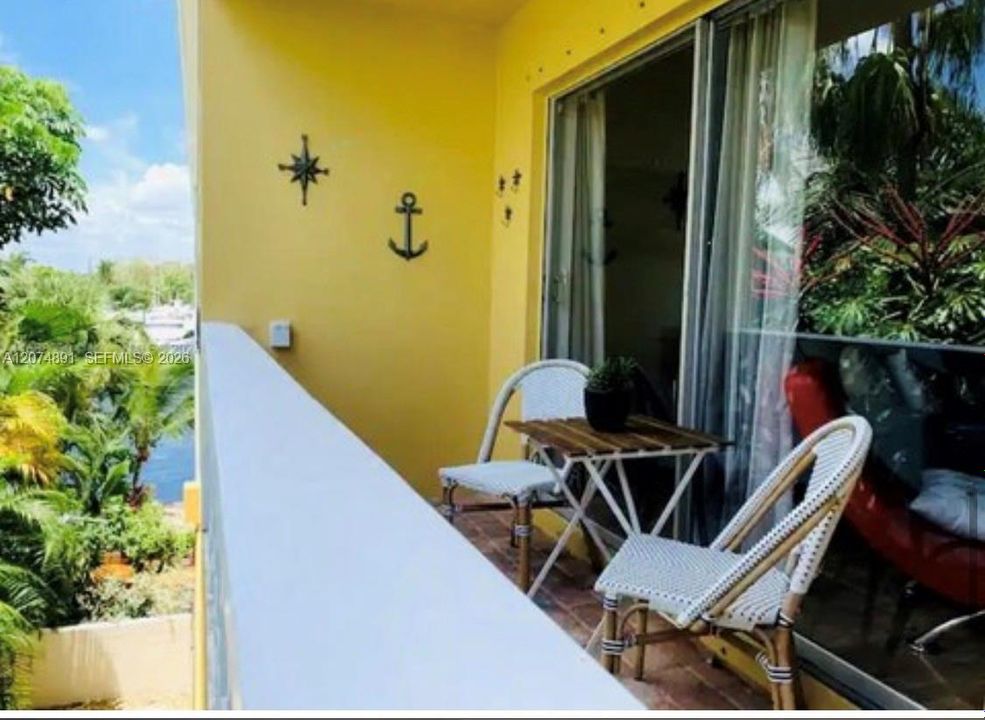 For Rent: $2,100 (1 beds, 1 baths, 660 Square Feet)