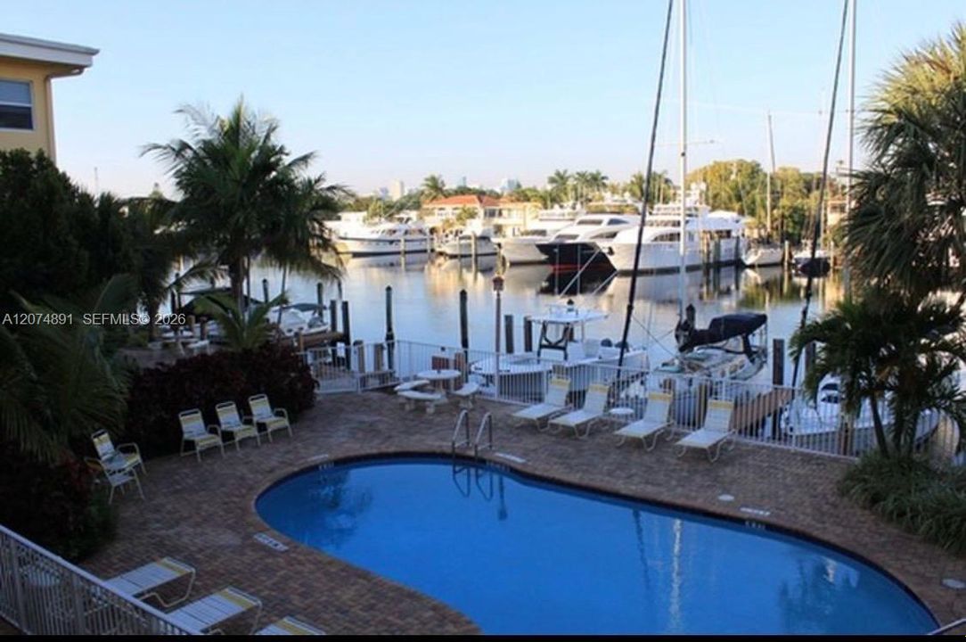 For Rent: $2,100 (1 beds, 1 baths, 660 Square Feet)