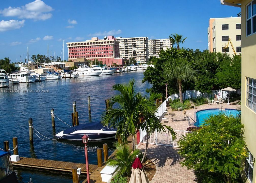 For Rent: $2,100 (1 beds, 1 baths, 660 Square Feet)