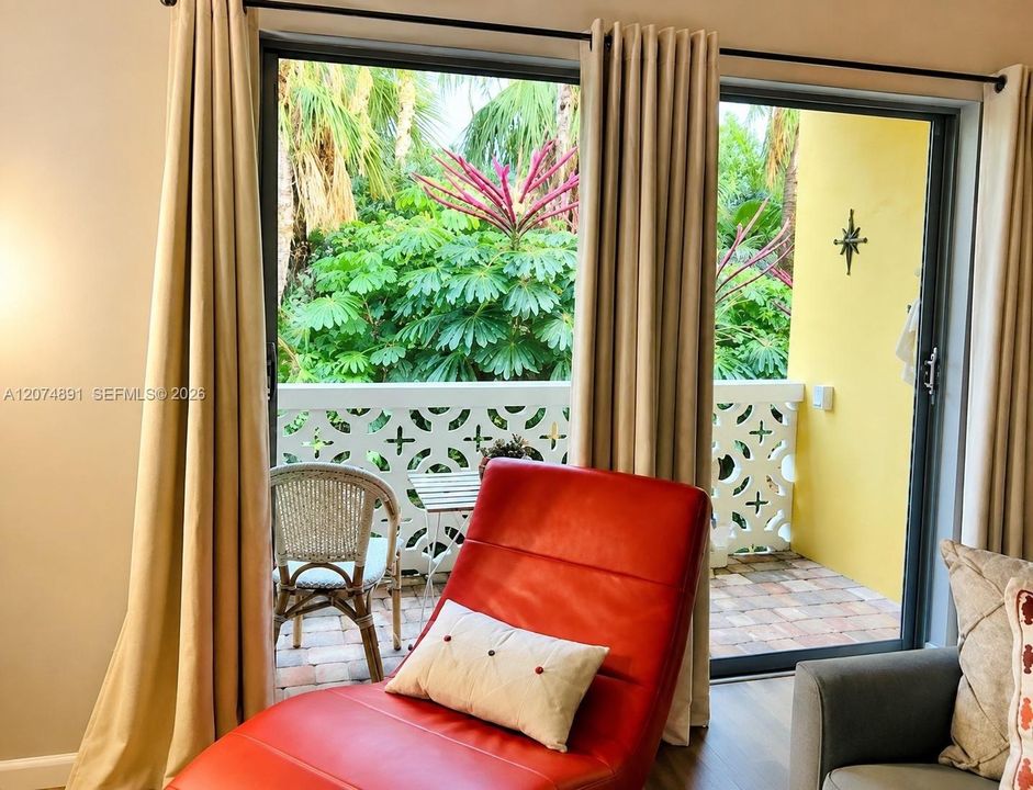 For Rent: $2,100 (1 beds, 1 baths, 660 Square Feet)