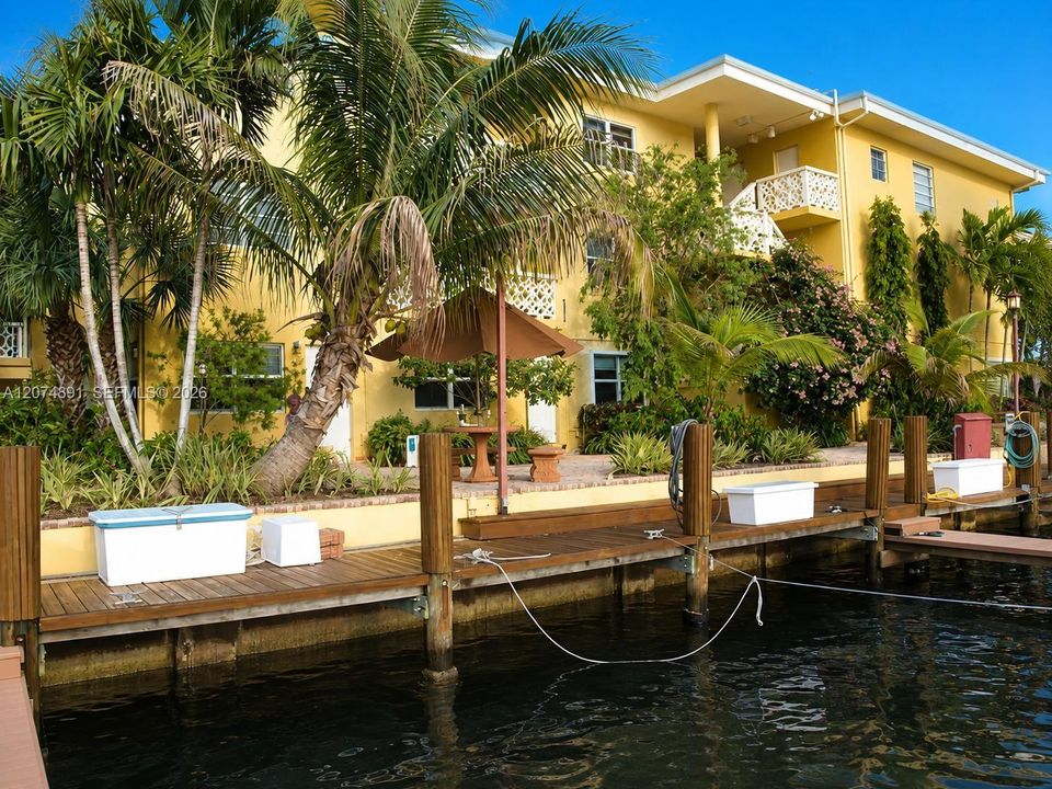For Rent: $2,100 (1 beds, 1 baths, 660 Square Feet)