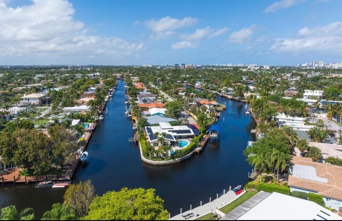 For Rent: $2,100 (1 beds, 1 baths, 660 Square Feet)