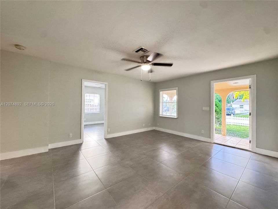 For Rent: $2,700 (3 beds, 2 baths, 1206 Square Feet)