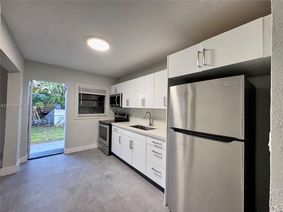 For Rent: $2,700 (3 beds, 2 baths, 1206 Square Feet)