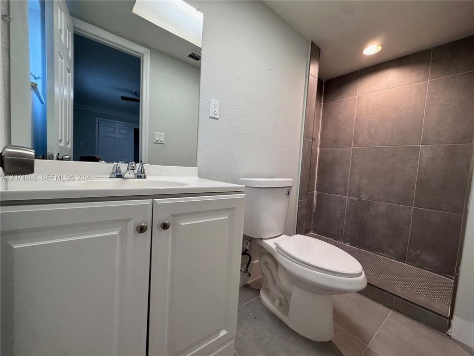 For Rent: $2,700 (3 beds, 2 baths, 1206 Square Feet)