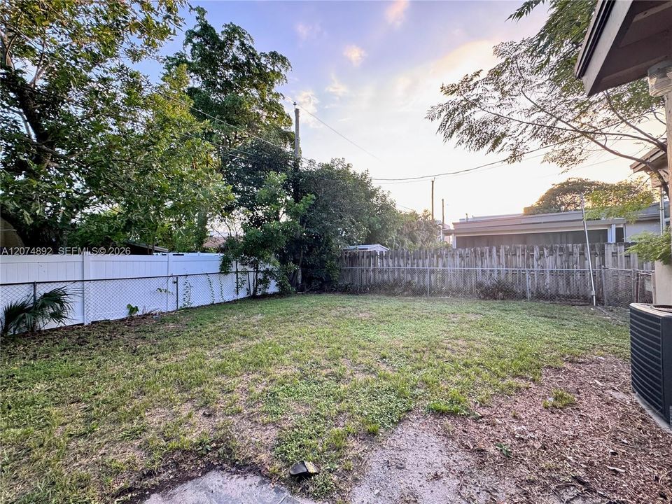 For Rent: $2,700 (3 beds, 2 baths, 1206 Square Feet)