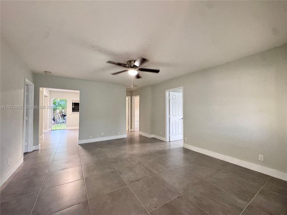 For Rent: $2,700 (3 beds, 2 baths, 1206 Square Feet)
