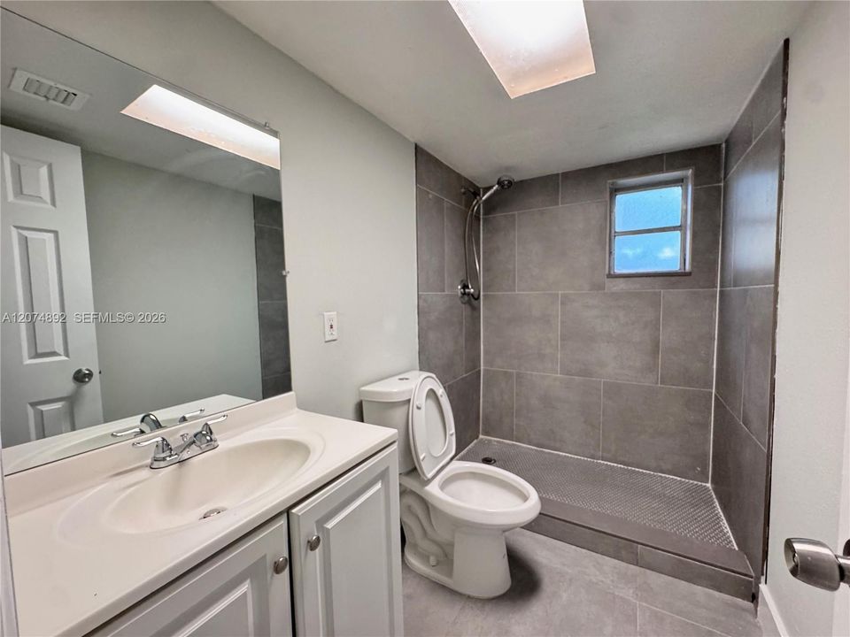 For Rent: $2,700 (3 beds, 2 baths, 1206 Square Feet)