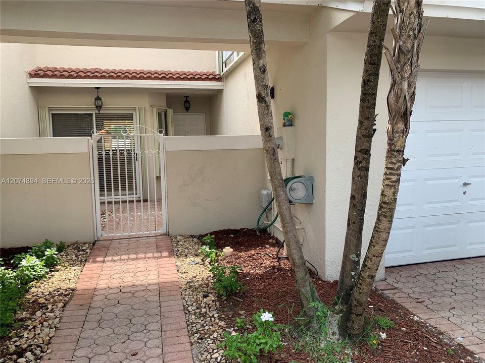For Rent: $3,850 (3 beds, 2 baths, 1898 Square Feet)