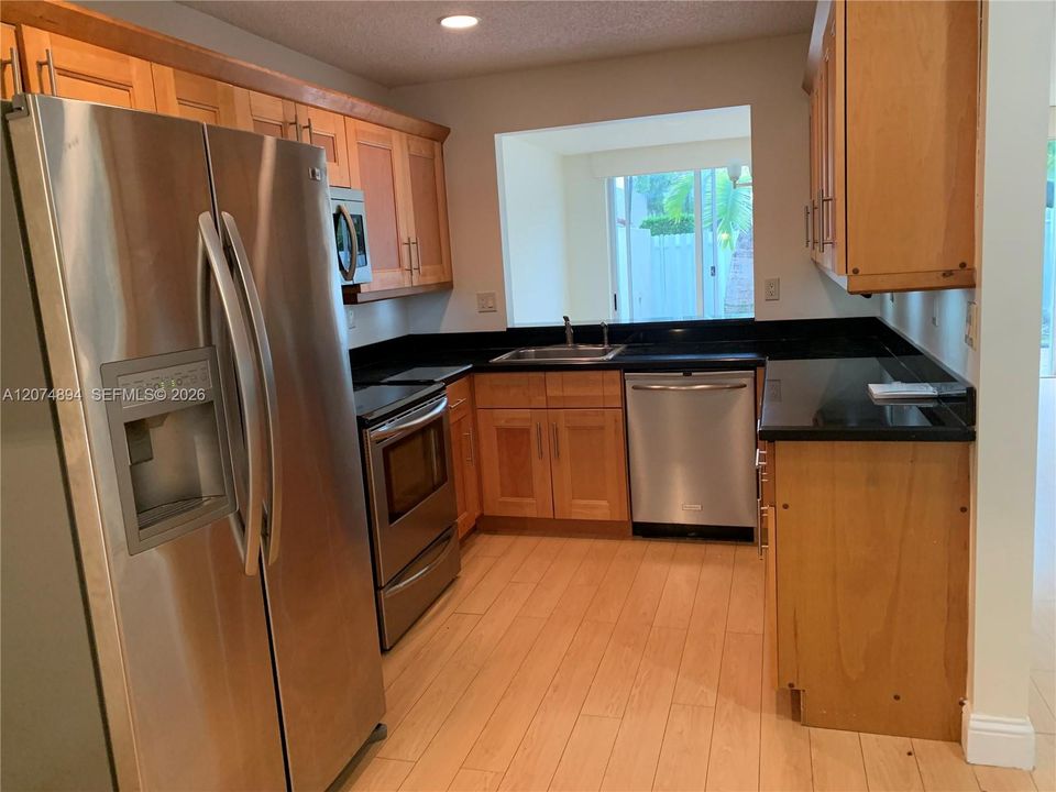 For Rent: $3,850 (3 beds, 2 baths, 1898 Square Feet)