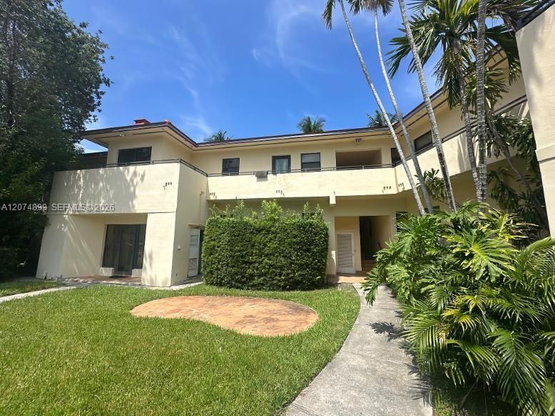For Rent: $2,300 (1 beds, 1 baths, 706 Square Feet)