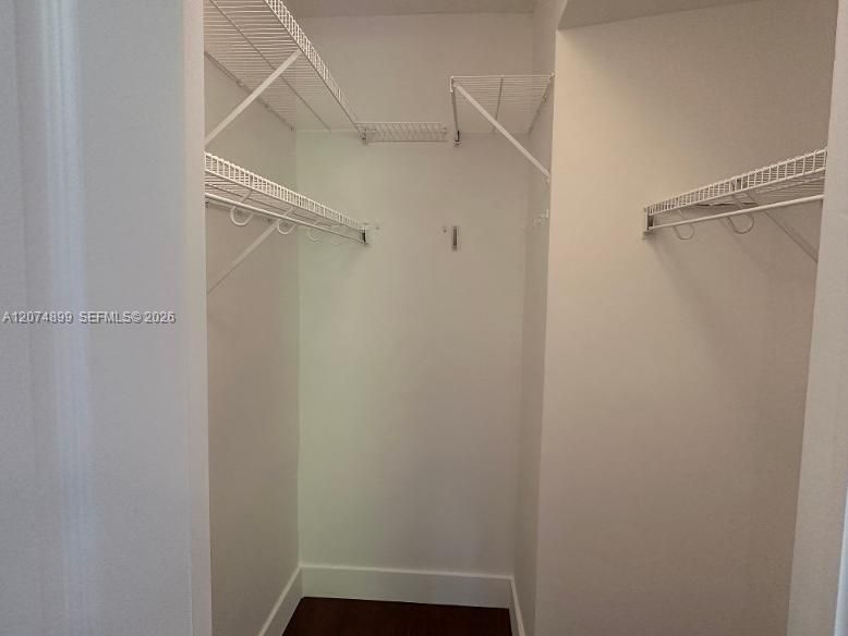 For Rent: $2,300 (1 beds, 1 baths, 706 Square Feet)