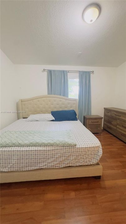 For Sale: $240,000 (2 beds, 2 baths, 910 Square Feet)