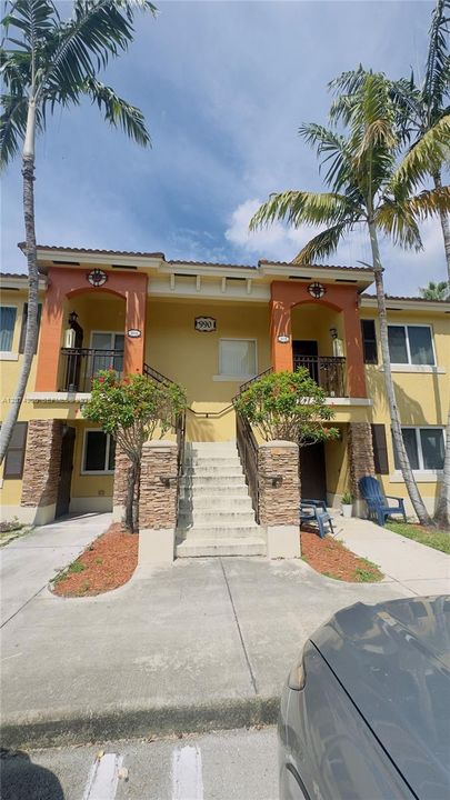 For Sale: $240,000 (2 beds, 2 baths, 910 Square Feet)