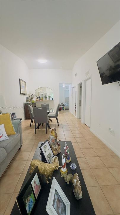 For Sale: $240,000 (2 beds, 2 baths, 910 Square Feet)