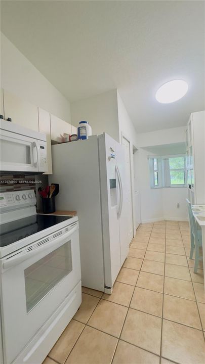 For Sale: $240,000 (2 beds, 2 baths, 910 Square Feet)