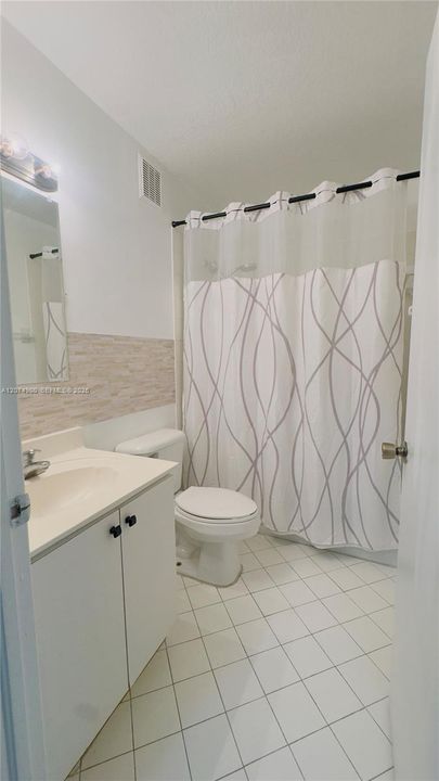 For Sale: $240,000 (2 beds, 2 baths, 910 Square Feet)
