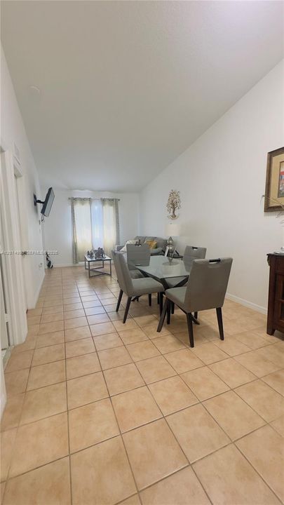 For Sale: $240,000 (2 beds, 2 baths, 910 Square Feet)