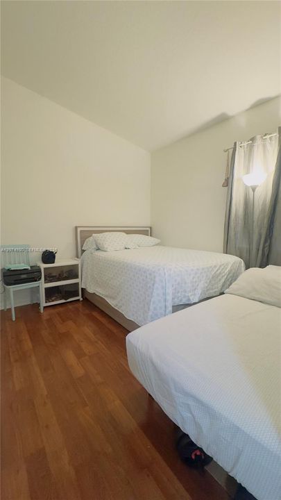 For Sale: $240,000 (2 beds, 2 baths, 910 Square Feet)