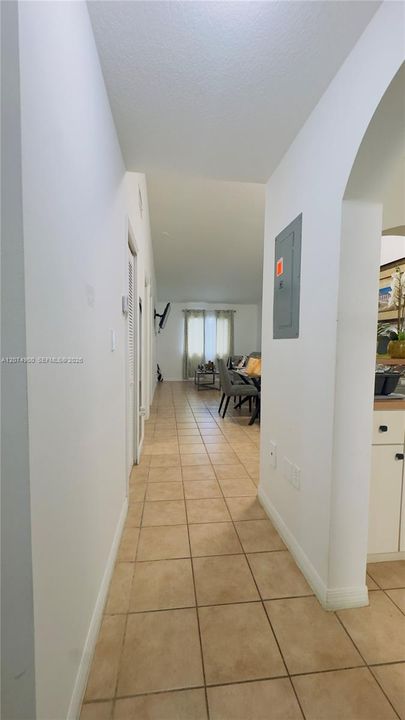 For Sale: $240,000 (2 beds, 2 baths, 910 Square Feet)