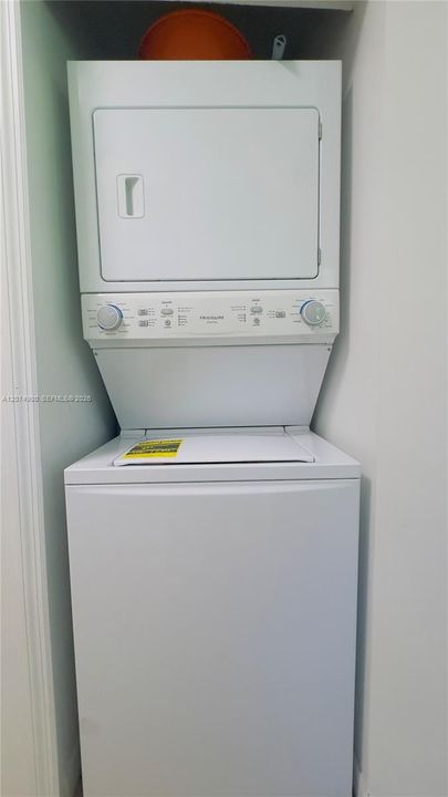 For Sale: $240,000 (2 beds, 2 baths, 910 Square Feet)