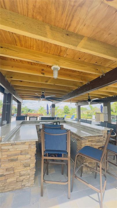 For Sale: $240,000 (2 beds, 2 baths, 910 Square Feet)