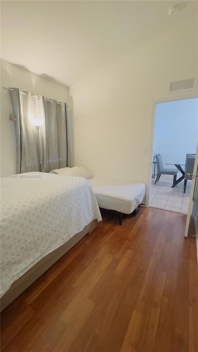 For Sale: $240,000 (2 beds, 2 baths, 910 Square Feet)
