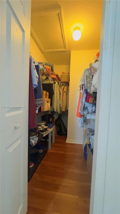 For Sale: $240,000 (2 beds, 2 baths, 910 Square Feet)