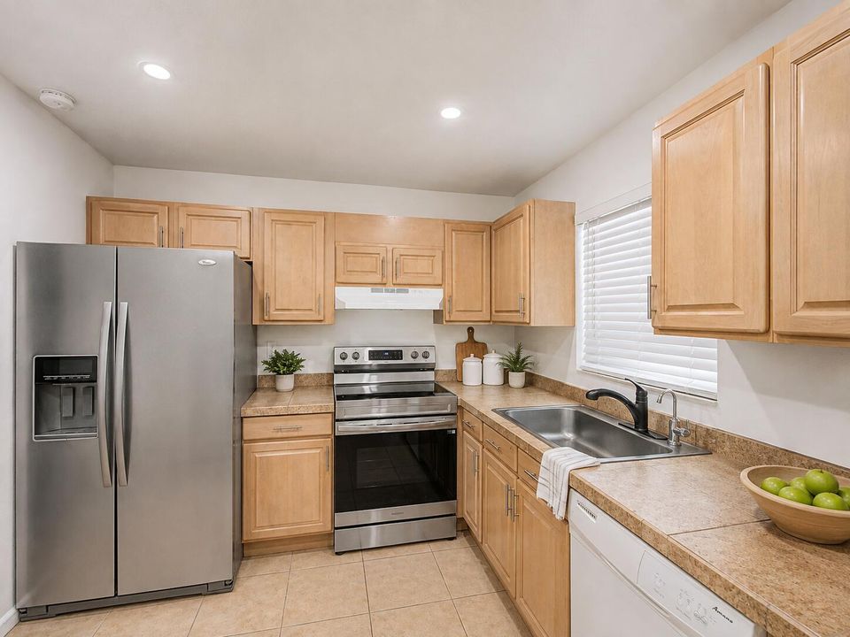 15 Kitchen Staged