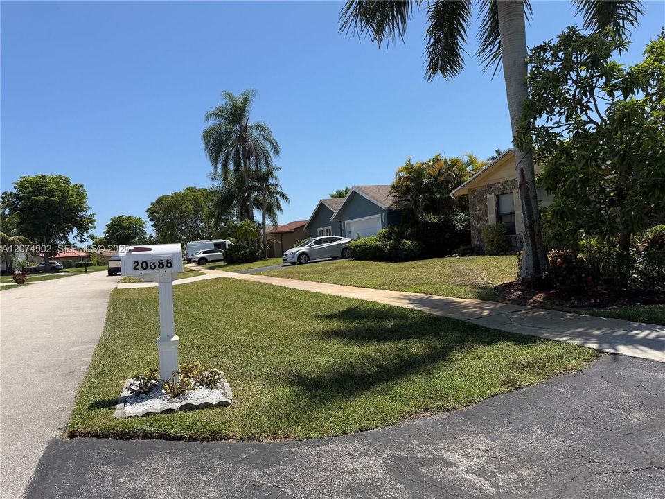 For Rent: $5,575 (4 beds, 2 baths, 2175 Square Feet)