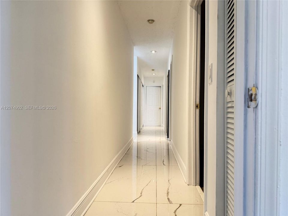 Nice hallway to bedrooms