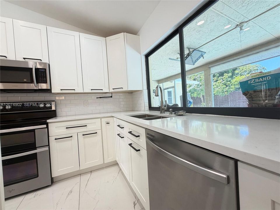 For Rent: $5,575 (4 beds, 2 baths, 2175 Square Feet)