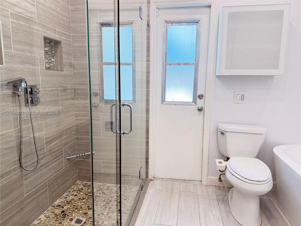 For Rent: $5,575 (4 beds, 2 baths, 2175 Square Feet)
