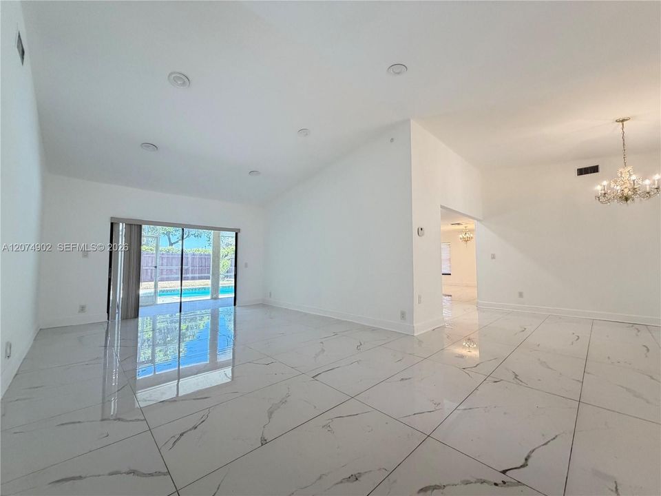 For Rent: $5,575 (4 beds, 2 baths, 2175 Square Feet)