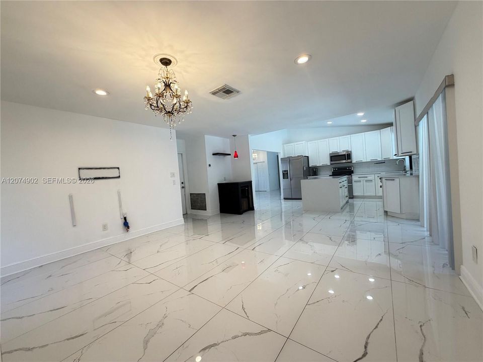 For Rent: $5,575 (4 beds, 2 baths, 2175 Square Feet)