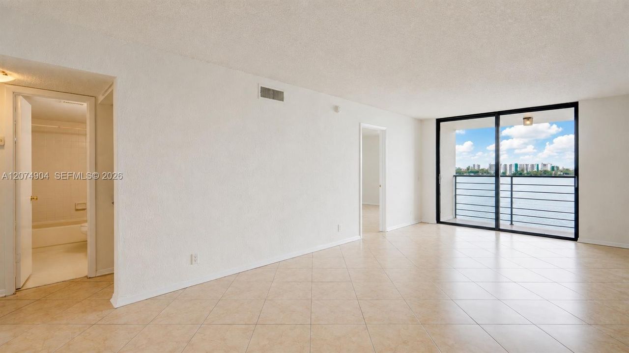 For Sale: $179,000 (2 beds, 2 baths, 920 Square Feet)