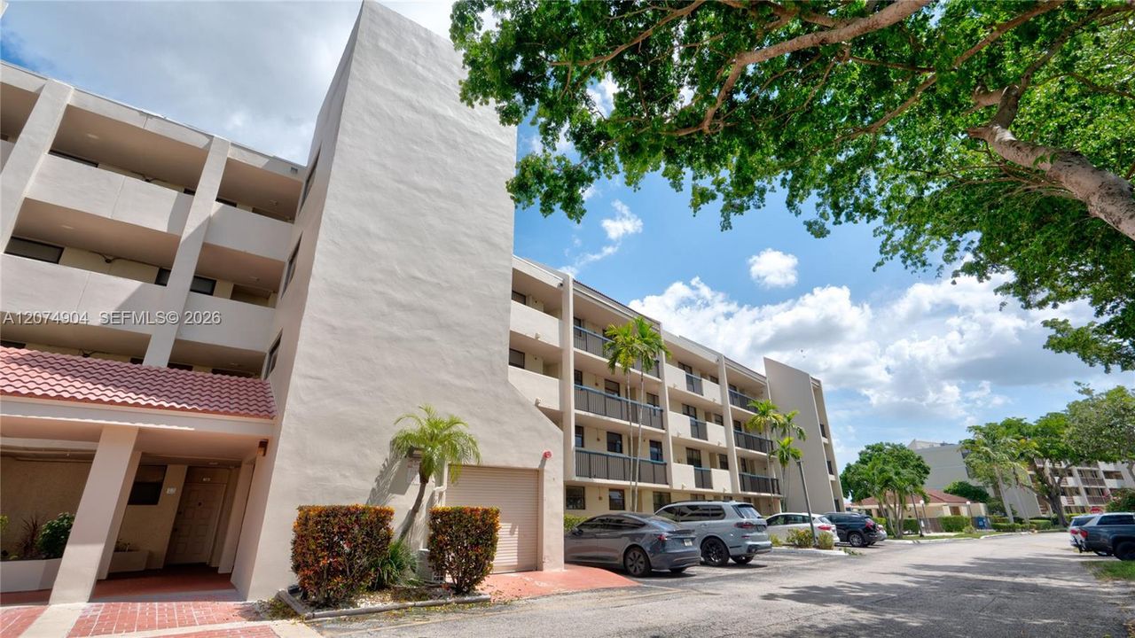 For Sale: $179,000 (2 beds, 2 baths, 920 Square Feet)